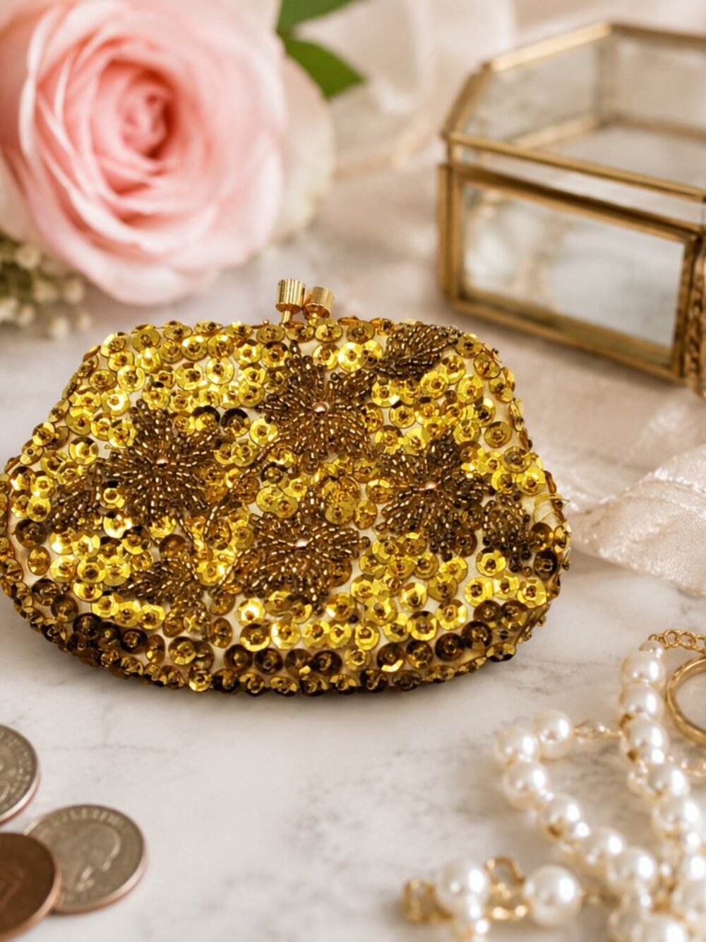✨ Vintage Delill Gold Sequin & Beaded Coin Purse
